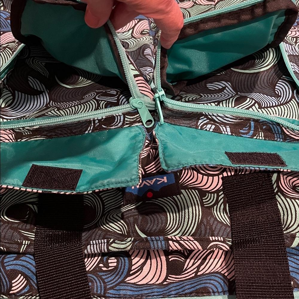 KAVU Wave Pattern Tote - Picture 4 of 5
